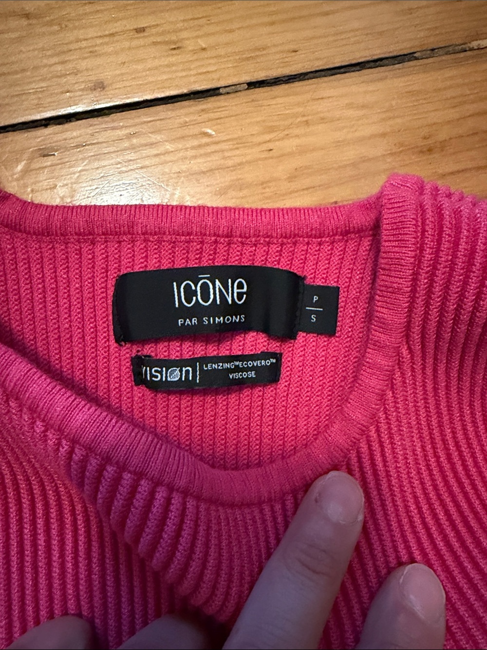 Simons Bright Fuchsia Ribbed Crop Tank - Picture 2 of 6